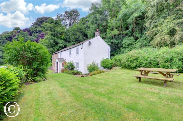 The exterior of Well Tree Cottage