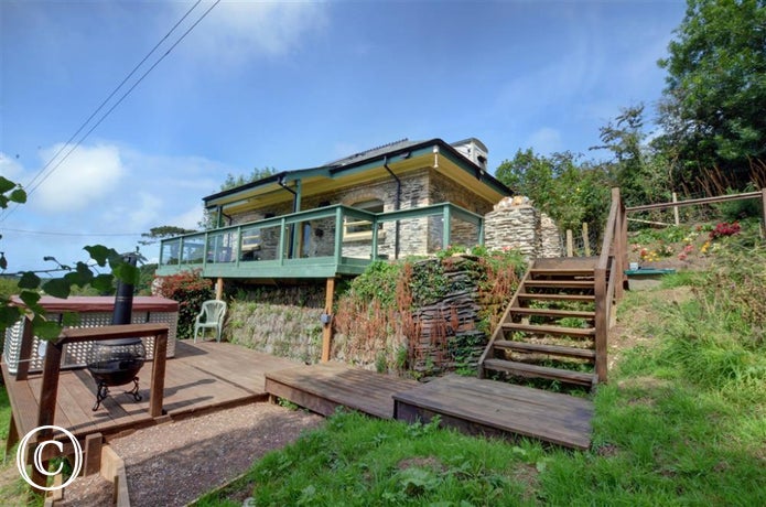 Surrounded by natural woodland and fields with far reaching views The Roost is a peaceful, romantic getaway location