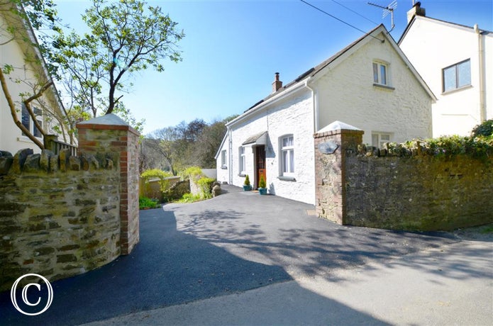 Entrance to Well Cottage